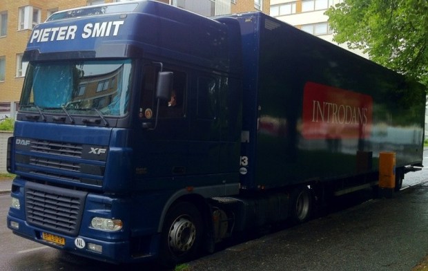 Introdansin keikkarekka Musiikkikeskuksen kupeessa