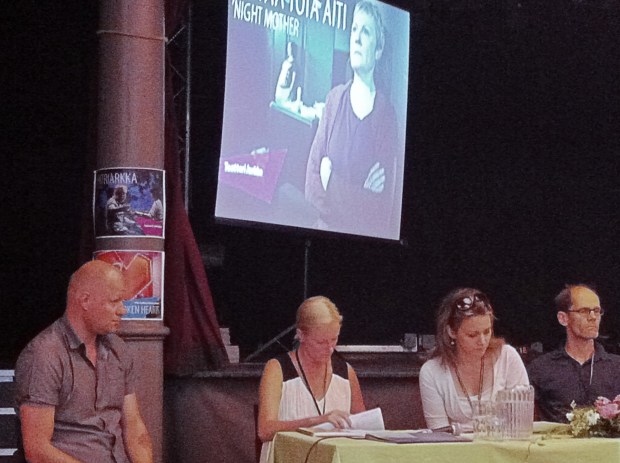 Ohjaaja Pasi Lampela Teatterikesän johdon haastateltavana