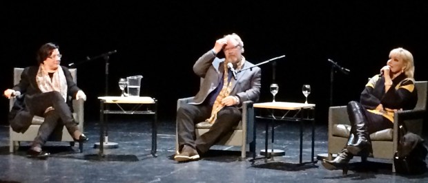 Lilli Paasikivi haastattelee Jorma Silvastia ja Karita Mattilaa ensi-iltaesittelyssä 14.1.2014