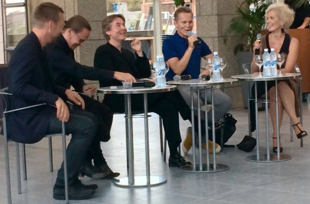 Taitelijatapaaminen kantaesityksen jälkeen 16.8.2014: Teemu Muurinen, Mikki Kunttu, Esa-Pekka Salonen, Tero Saarinen; puheenjohtajana Iiris Auit
