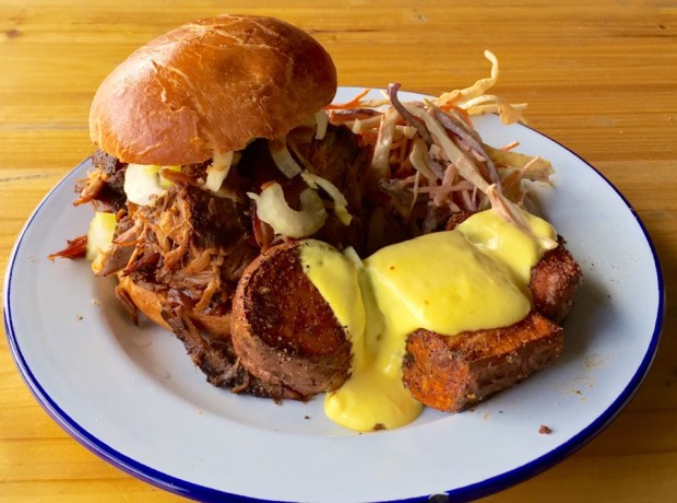 B-Smokery: Pulled pork burger + sweet potato wedges