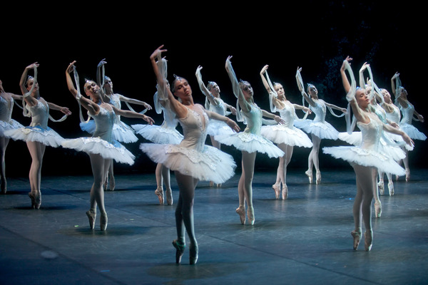 Varjojen valtakuntaa (kuva © 2009 Sakari Viika/Suomen kansallisbaletti)