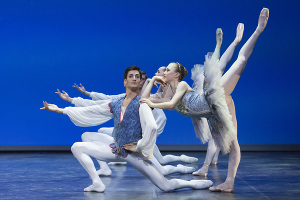 Petipa: Raymonda. Etualalla Francesco Piccinin ja Sara Antikainen. <br /> Kuva: Mirka Kleemola/Suomen kansallisbaletti