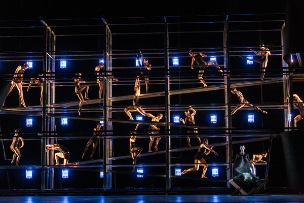 Nacho Duato: BACH. Forms of Silence and Emptiness Koreografia-Nacho Duato, Musiikki (äänite)- J.S. Bach, Lavastus-Jaffar Chalabi, pohjautuen Nacho Duaton alkuperäisideaan, Puvut-Nacho Duato, Ismael Aznar, Valaistus-Brad Fields