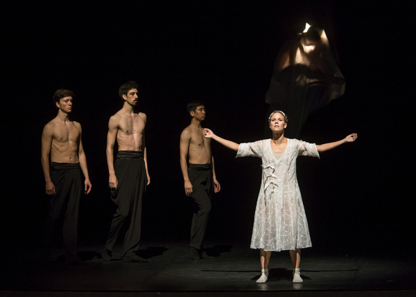 Romeo ja Julia Koreografia - Natália Horečná Musiikki - Sergei Prokofjev Kapellimestari ensi-illassa - Pietro Rizzo Lavastus ja puvut - Christiane Devos Valaistus - Mario Ilsanker JULIA - Linda Haakana ROMEO - Ilja Bolotov TYBALT - Samuli Poutanen MERCUTIO - Antti Keinänen