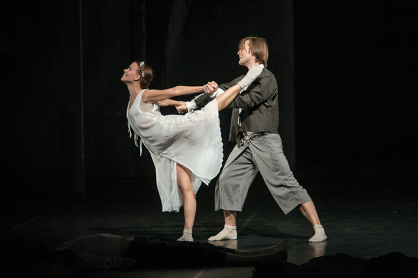 Romeo ja Julia Koreografia - Natália Horečná Musiikki - Sergei Prokofjev Kapellimestari ensi-illassa - Pietro Rizzo Lavastus ja puvut - Christiane Devos Valaistus - Mario Ilsanker JULIA - Linda Haakana ROMEO - Ilja Bolotov TYBALT - Samuli Poutanen MERCUTIO - Antti Keinänen