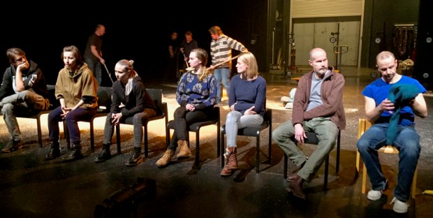 Esitysten jälkeisessä yleisökeskustelussa Jouka Valkama, Susanna Leinonen, Elisa Tuovila, Tiia Huuskonen, Sanna Silvennoinen, Tapani Rinne ja Mika Kaski