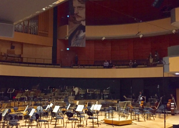 Soitto- ja tanssilattia vielä odottelee