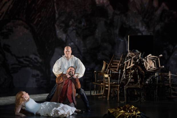 Elena Stikhina, Claudio Otelli, Aquiles Machado. Kuva: Suomen kansallisooppera/Stefan Bremer