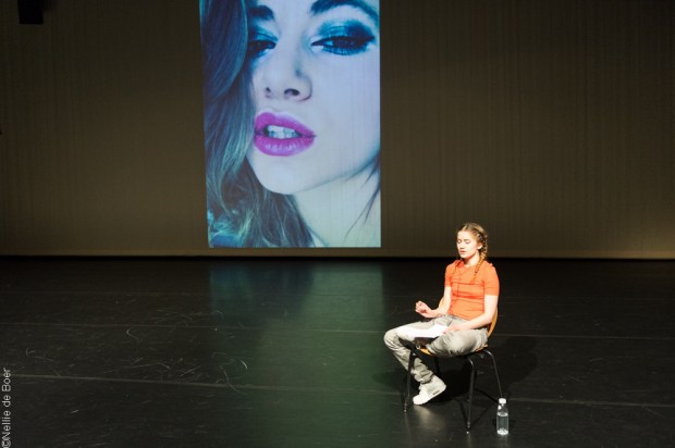 Cock, Cock.. Who's There? Kuvassa Samira Elagoz. Kuva: Nellie de Boer