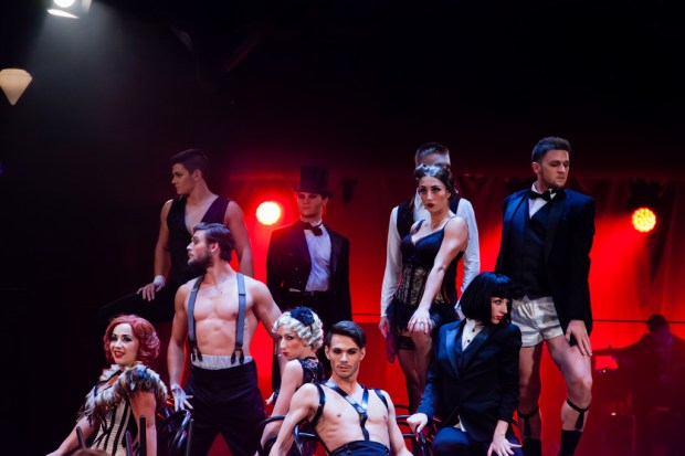 Recirquel Company Budapest: Paris de Nuit. Kuva: Attila Nagy.