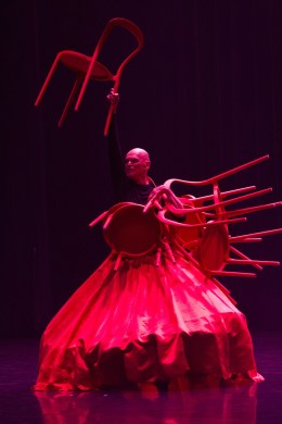 Jorma Uotinen: La Diva. Kuvassa Jorma Uotinen. Kuva. Petri Laitinen.