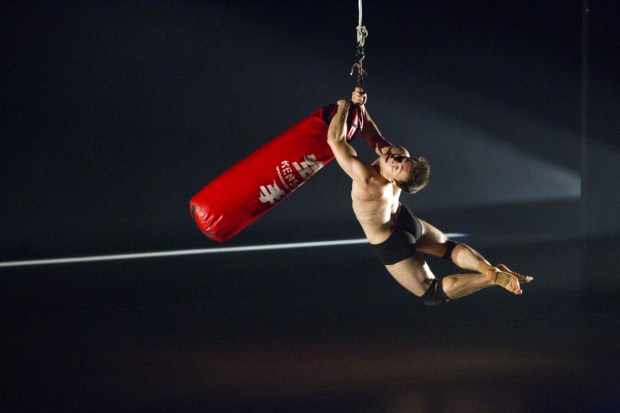 Compagnie Pá Frenák: Lutte. Kuva: Petri Laitinen.