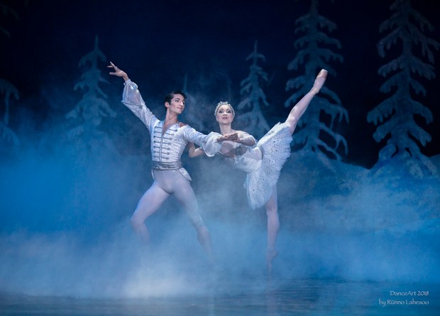 Pähklipureja. Pähkinänsärkij-prinssi ja Lumikuningatar. Kuva: Eesti Rahvusballett, Rünno Lahesoo.
