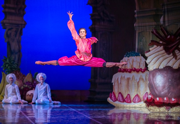 Pähklipureja. Trepak. Kuva: Eesti Rahvusballett, Rünno Lahesoo.