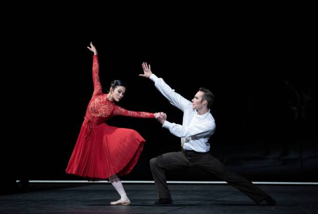 Jekyll & Hyde. Kuvassa Eun-Ji Ha, Johan Pakkanen. Kuva: Roosa Oksaharju/Suomen kansallisbaletti.