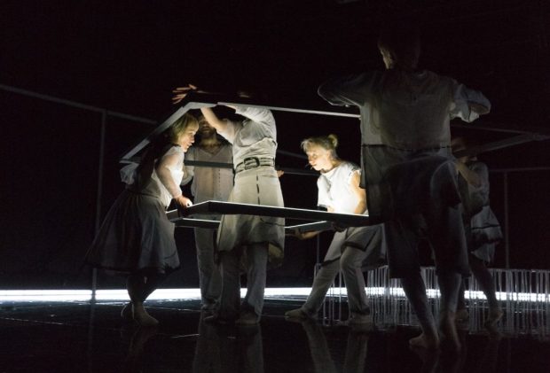 Loopit. Kuva: Tanssiteatteri MD/Ville Konttinen