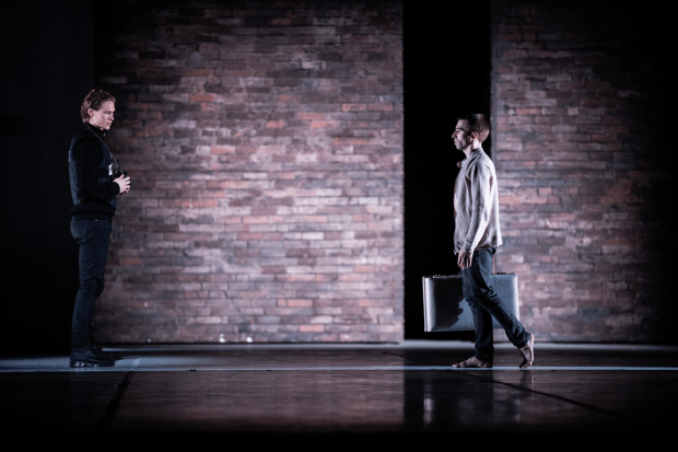 John Neumeier: Dona Nobis Pacem. Kuvassa Lennard Giesenberg ja Aleix Martínez. Kuva: Kiran West.