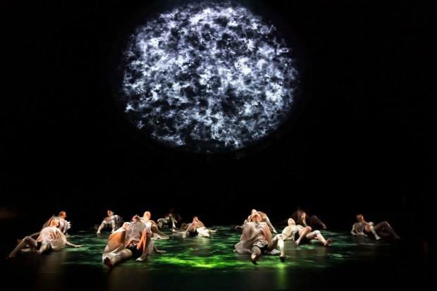 Tero Saarinen: Transit. Kuva: Bengt Wanselius