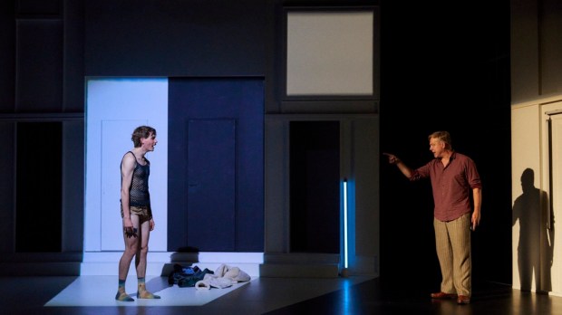 Röda rummet. Kuvassa Mikko Kauppila ja Riko Eklundh. Kuva: Ilkka Saastamoinen.