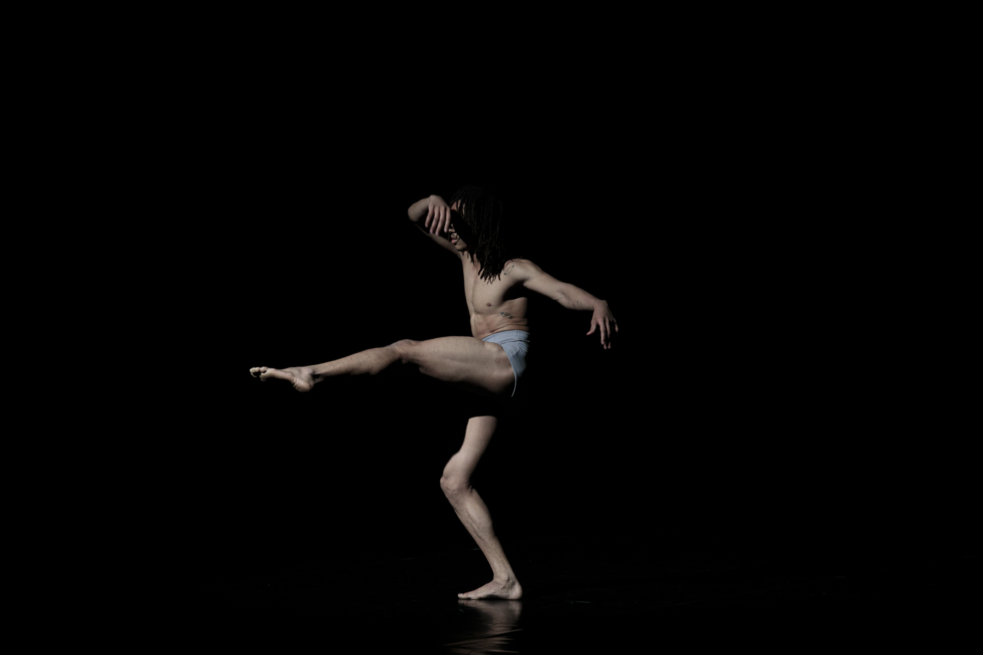 Acosta Danza/Sidi Larbi Cherkauoi: Faun. Kuvassa Denzel Francis. Kuva: J-P Korpi-Vartiainen/Kuopio tanssii ja soi.