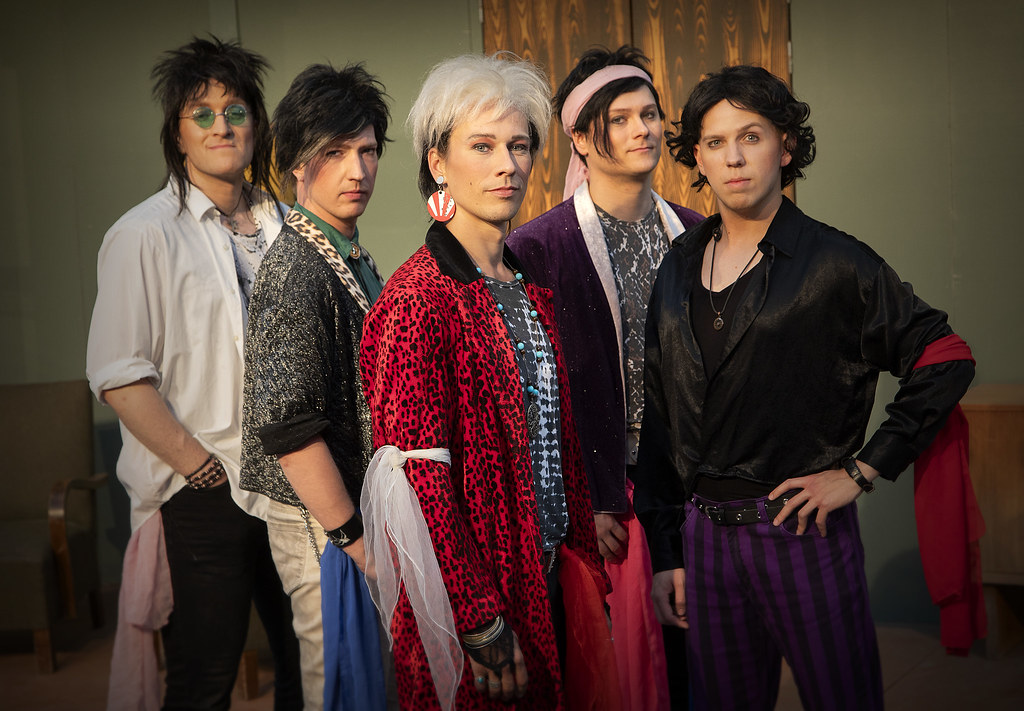 Dingo-musikaali. Kuvassa Pyry Smolander, Patrik Hvitsjö, Saska Pulkkinen, Taneli Läykki ja Olli Tulkki. Kuva: Harri Hinkka.