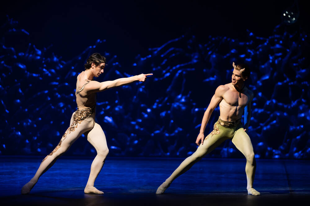 Kesäyön unelma. Kuvassa Clark Eselgroth ja Luciano Ghidoli. Kuva: Roosa Oksaharju.