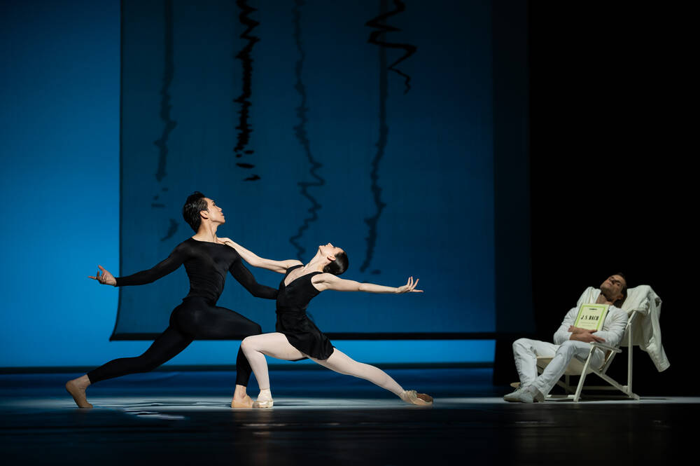 Kuolema Venetsiassa. Kuvassa Jun Xia, Violetta Keller ja Michal Krčmář. Kuva: Roosa Oksaharju.