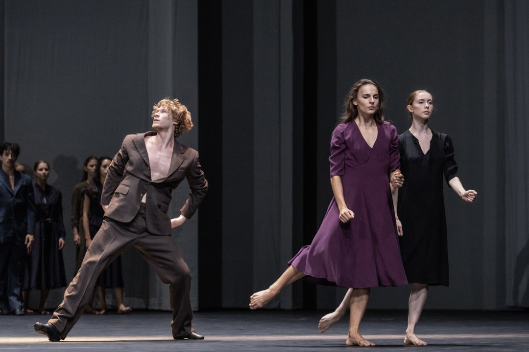 Adagio. Kuvassa Lennard Giesenberg, Charlotte Kragh ja Olivia Betteridge. Kuva: Kiran West.