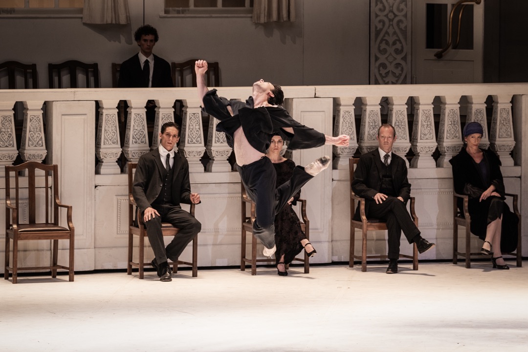 Nijinsky. Kuvassa etualalla Alexandr Trusch. Kuva: Kiran West.