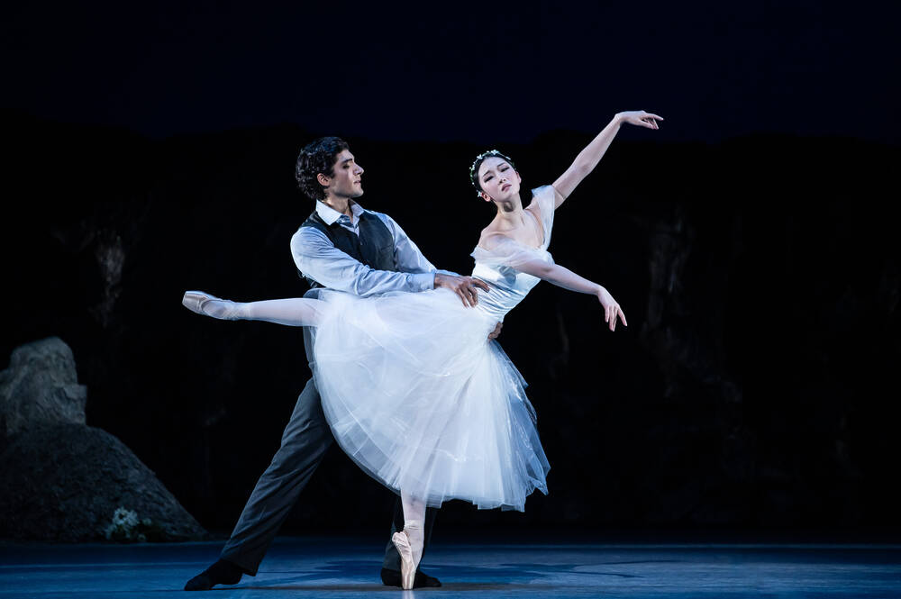 Giselle. Kuvassa Martin Nudo ja Seo Yeun Kim. Kuva: Roosa Oksaharju.