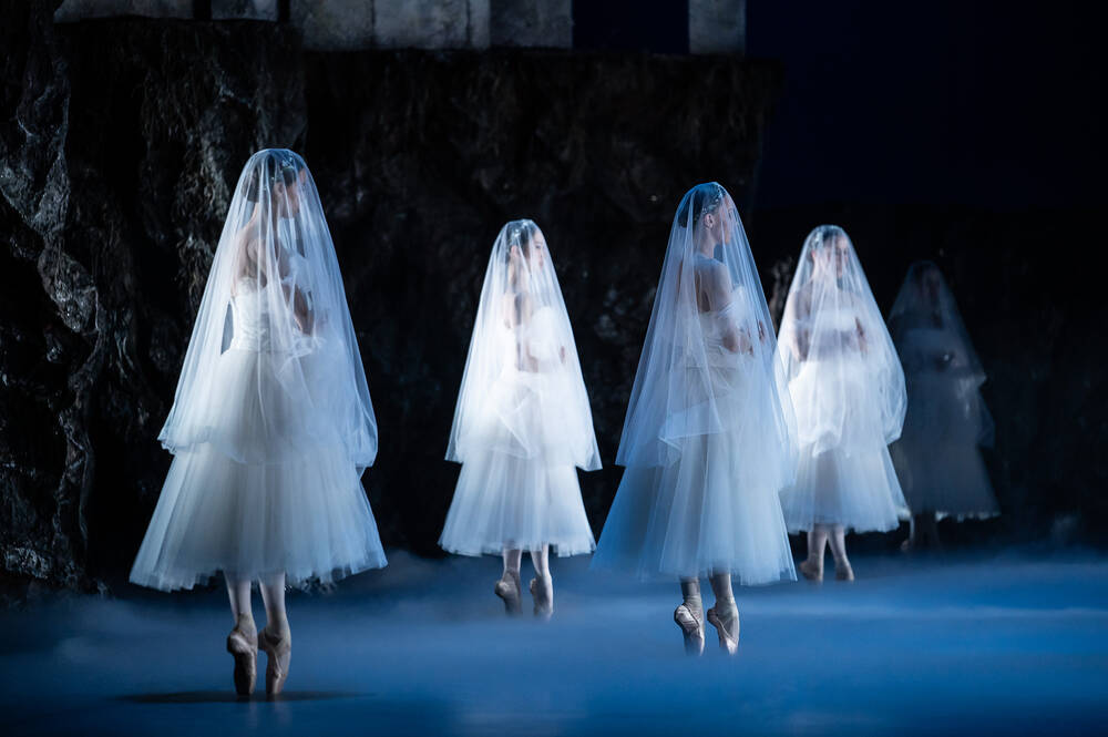 Giselle. Kuva: Roosa Oksaharju.