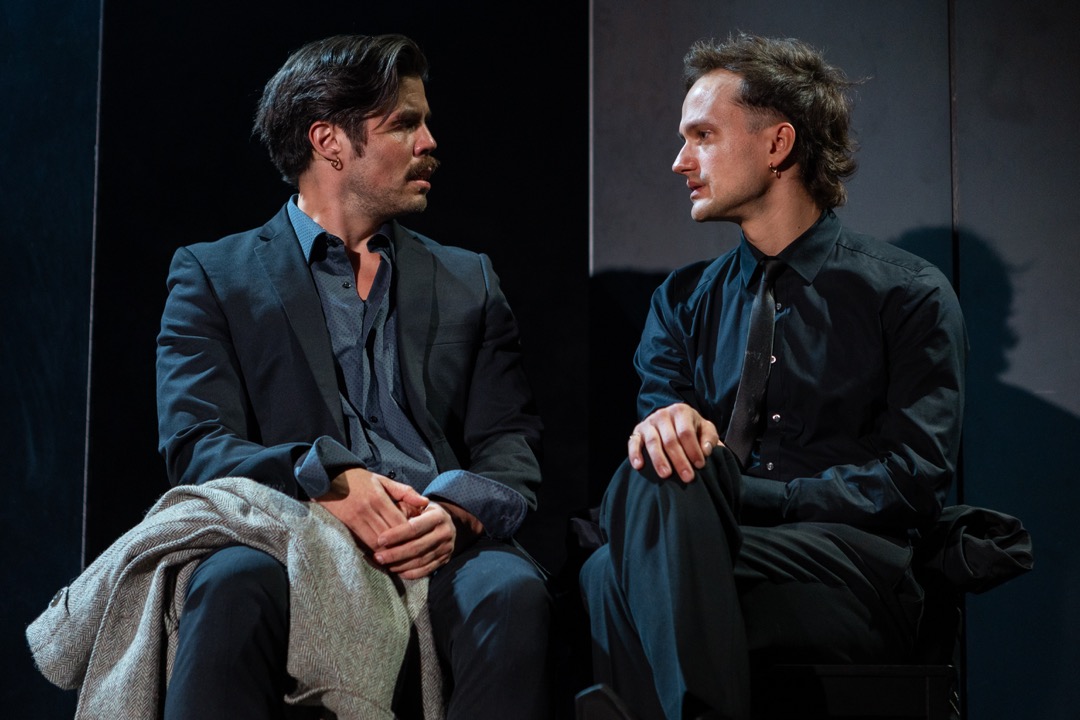 Angels in America. Kuvassa Markku Haussila ja Aleksi Holkko. Kuva: Mitro Härkönen.