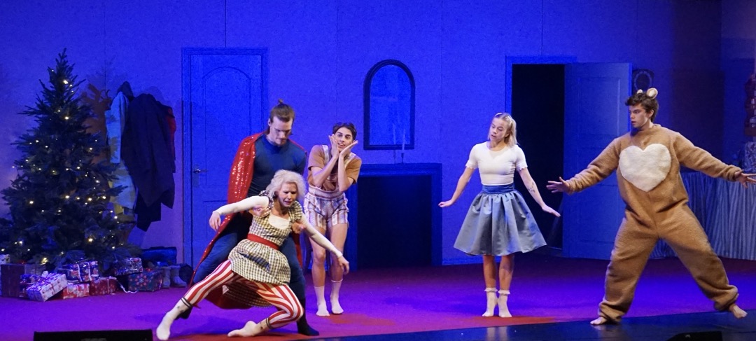 PDC: Pähkinänsärkijä. Kuvassa Tuukka King-Piitulainen, Meri Tankka, Kasperi Kolehmainen, Fiia Lamminen ja Oskari Kymäläinen. Kuva: Ilona Koskimäki.