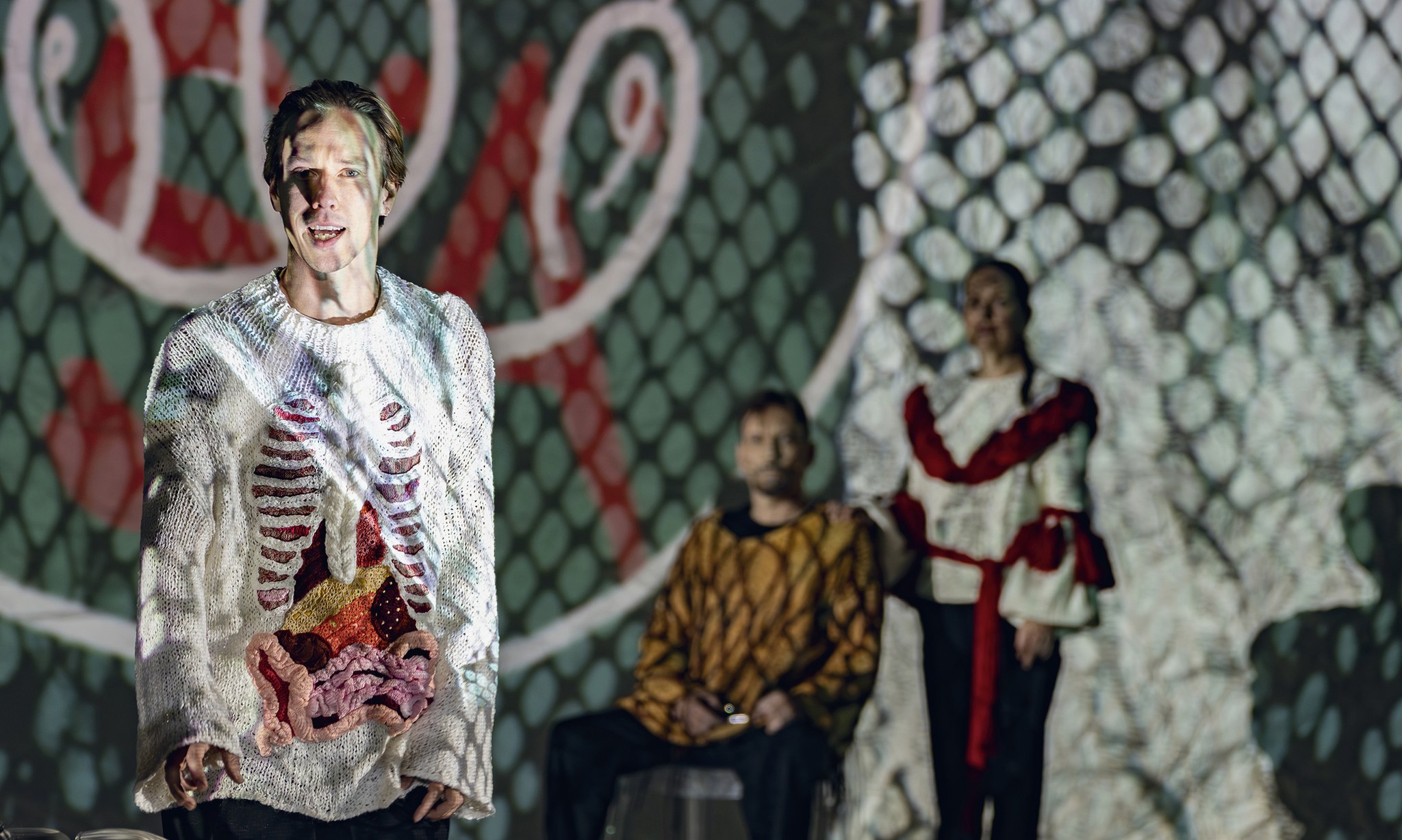 Kissani Jugoslavia. Kuvassa Saska Pulkkinen, Janne Kallioniemi ja Miia Selin. Valokuva: Kari Sunnari.