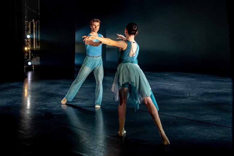 Into Thin Air. Kuvassa Oskari Kymäläinen ja Liza Vorontsova. Kuva: Vilhelm Bjersér.