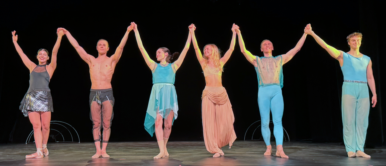 Loppuaplodeissa Suvi Honkanen, Atte Kilpinen, Liza Vorontsova, Katariina Luukas, Vilhelm Bjersér ja Oskari Kymäläinen.