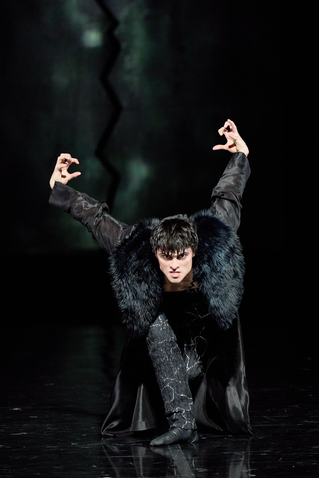 Staatsballett Karlsruhe: Dracula. Kuvassa Lasse Caballero. Kuva: Admill Kuyler.