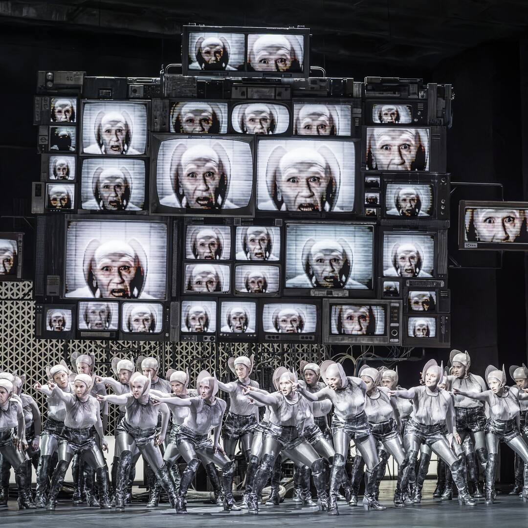 Parsifal. Kuvassa kukkaisneidot. Kuva: Marc Brenner.