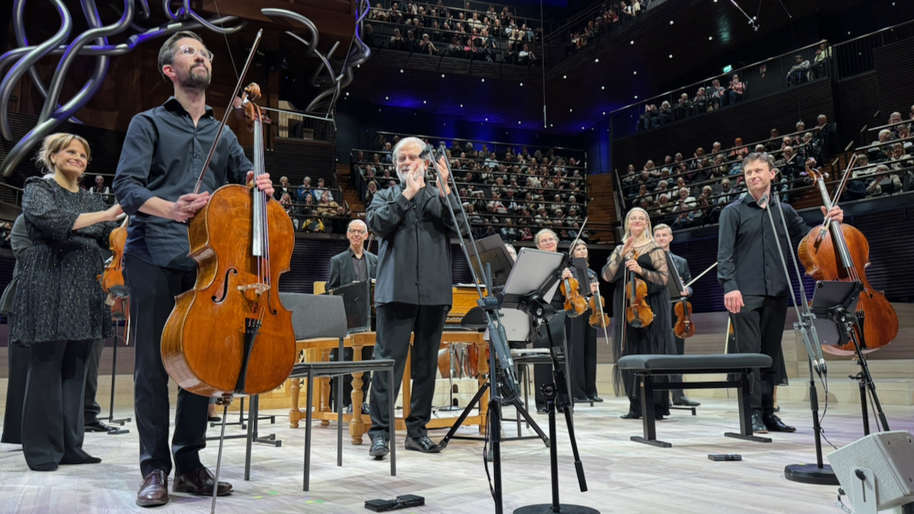 RSO:n Punainen pappi -ilta. Etualalla Tomas Nuñez, Andrea Marcon ja Tuomas Lehto. Kuva aplodeista: Esa Torniainen.